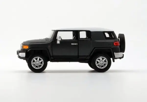 1/64 Scale 2015 FJ Cruiser Diecast Model - Image 4
