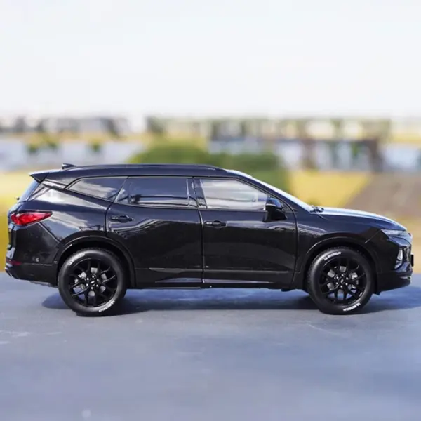 Diecast 1:18 Scale Trailblazer RS SUV Model - Image 3