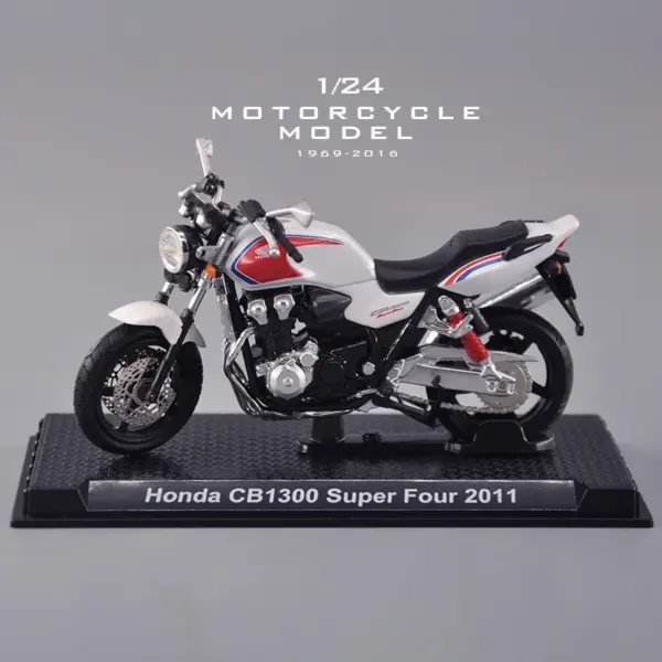 1:24 Scale Diecast Honda Heavy Duty Motorcycle - Image 4