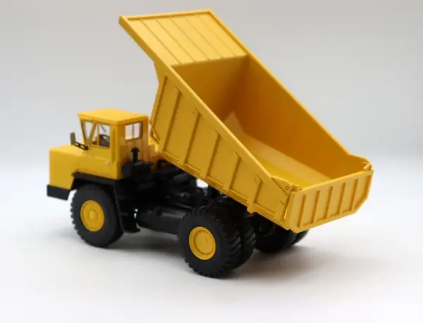 1/43 Scale Belaz 7526 Dump Truck Model - Image 4