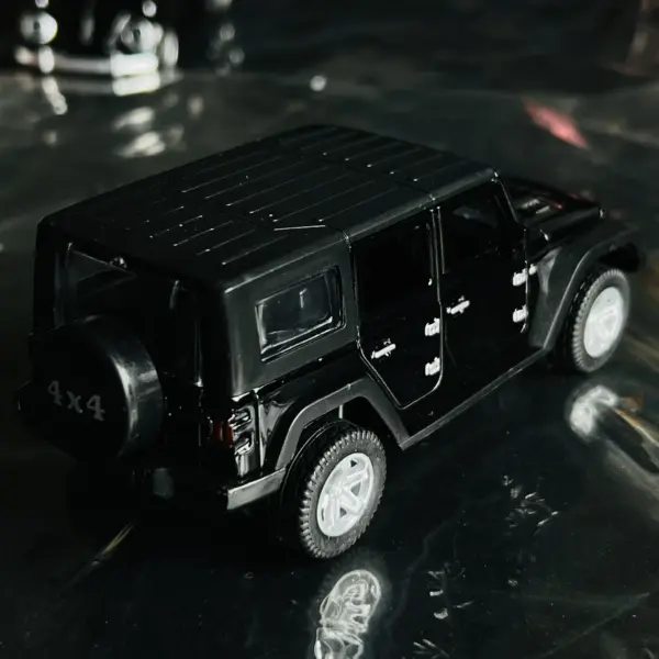 Diecast Metal Alloy Off-Road Vehicle Model - Image 4