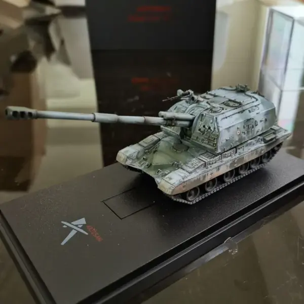 1:72 Scale Russian 2S19 Howitzer Model Tank