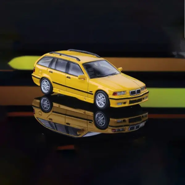 1:64 Scale BMW E36 Station Wagon Diecast Model - Image 2