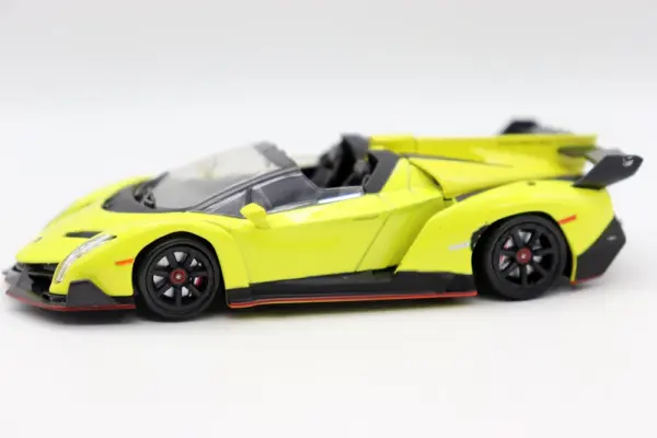 1:43 Scale Diecast Veneno Roadster Model Car - Image 2