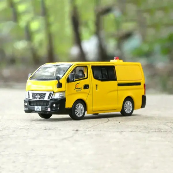 1:64 Diecast Nissan NV350 Van Model Collectible - Image 4