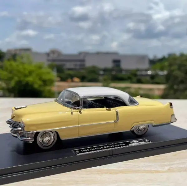 1:43 Scale Diecast Alloy Cadillac Coupe Model - Image 12