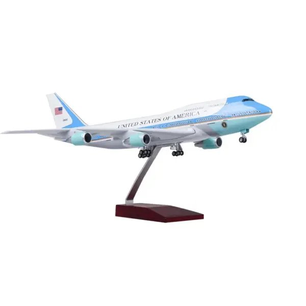 1:150 Scale B747 Air Force One Model - Image 5