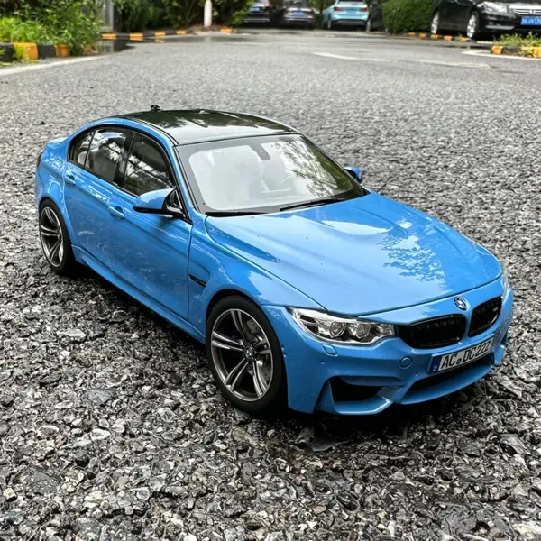 1:18 Scale Diecast BMW M3 F80 Model Car - Image 8
