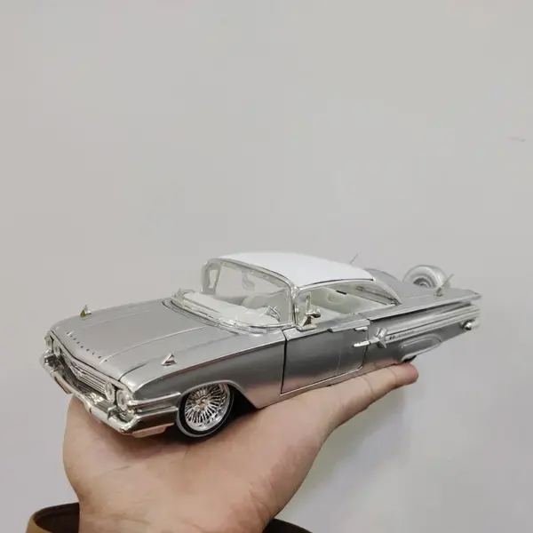 Chevy Impala 1:24 Diecast Car Model - Image 3