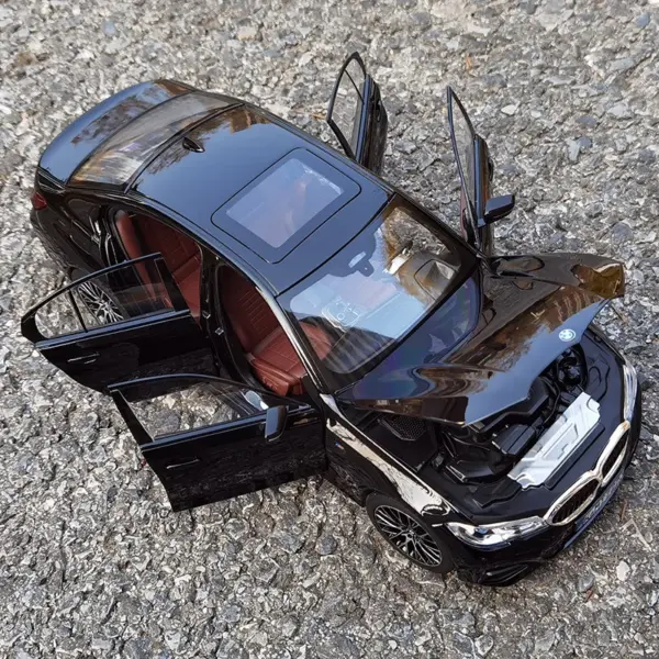 1:18 Scale Diecast Model Car G20 330i - Image 4
