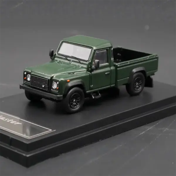 Diecast 1:64 Scale Defender Pickup Model - Image 5