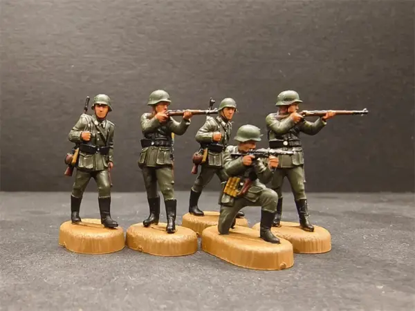 1/72 Scale Set of 5 German Soldier Figures - Image 3