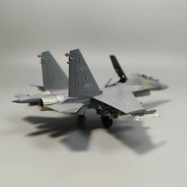 1:100 Scale J-16 Military Aircraft Model - Image 6