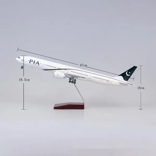 Boeing B777 Diecast Model with LED Lights - Image 3