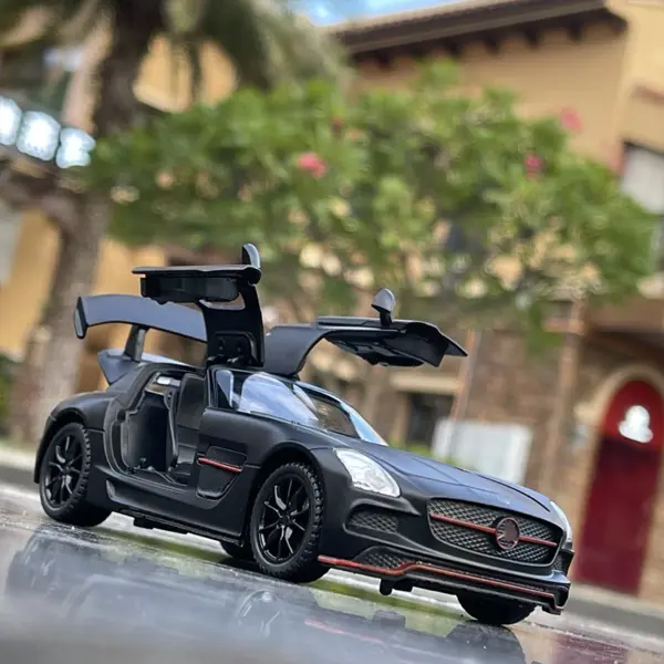 1:32 Diecast Benz SLS AMG GT Model Car - Image 2