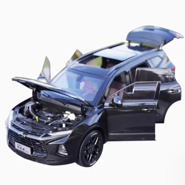 Diecast 1:18 Scale Trailblazer RS SUV Model - Image 5