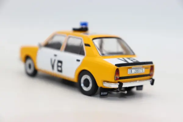 1:43 Scale Diecast Škoda 120L VB Police Car - Image 4