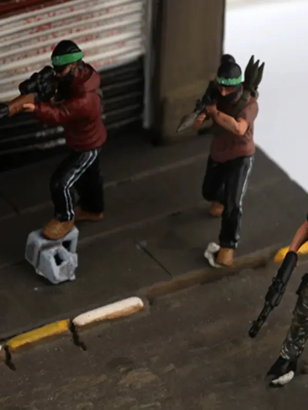1/72 Scale 7 Pack Soldier Model Figures - Image 4