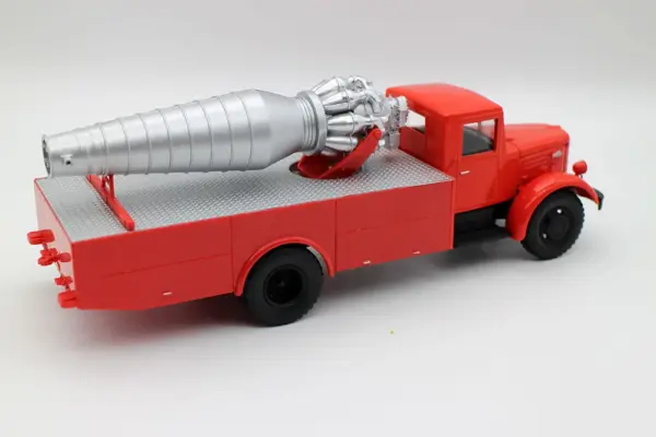 1/43 Scale MAZ-200 Soviet Fire Truck Model - Image 4