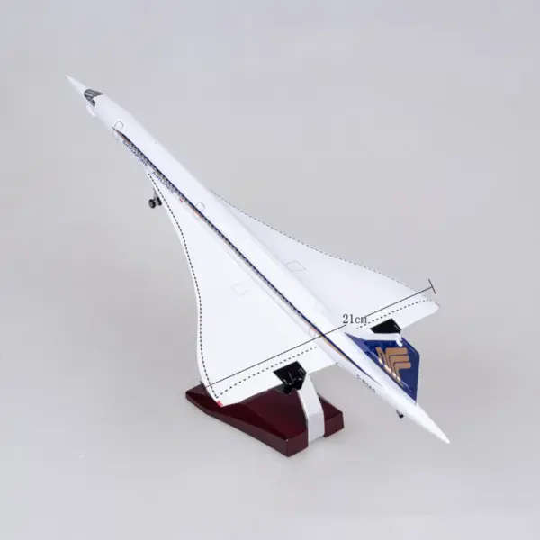 1:125 Scale Concorde Aircraft Model with Lights - Image 5