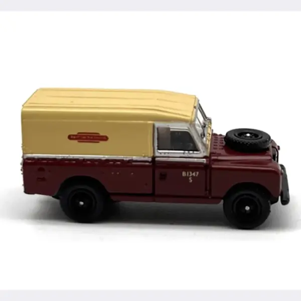 1:120 Scale Land Rover LWB Model Car - Image 2