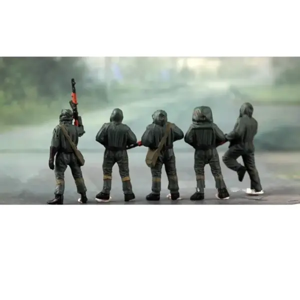 1:72 Scale Resin Russian Biochemical Corps Figures - Image 4