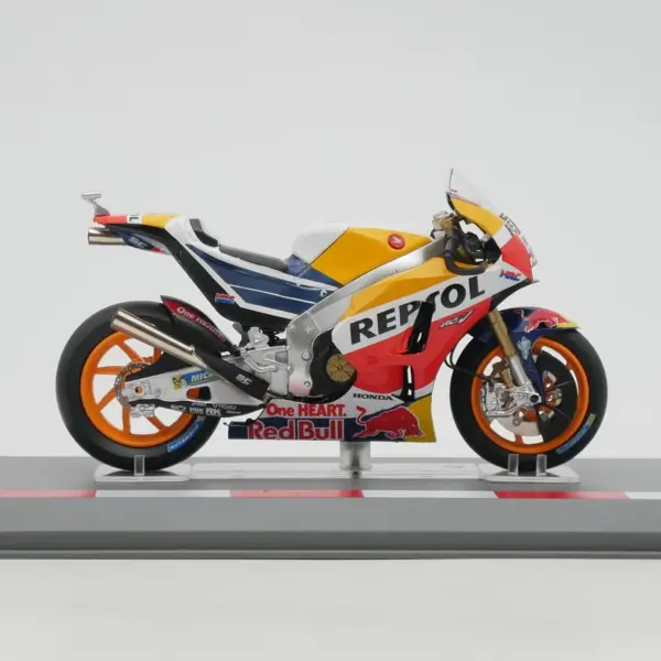 Diecast 1:18 Honda RC213V Marc Marquez Model - Image 2