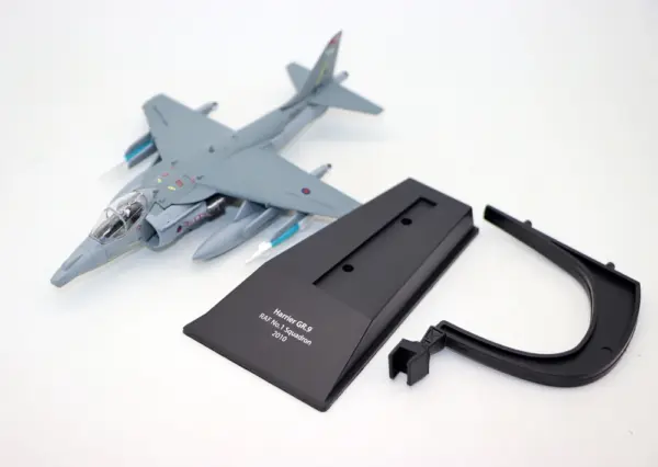 1/100 Harrier GR.9 RAF Diecast Model Aircraft - Image 6