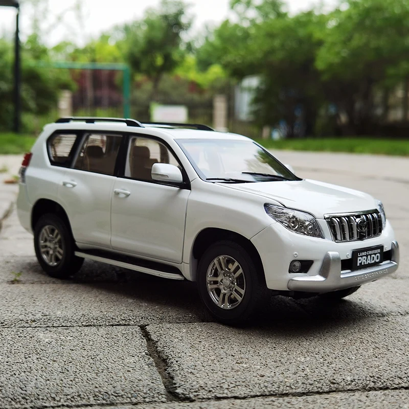 1:18 Scale Diecast Toyota Prado Model Car 8 1:18 Scale Diecast Toyota Prado Model Car - Image 8