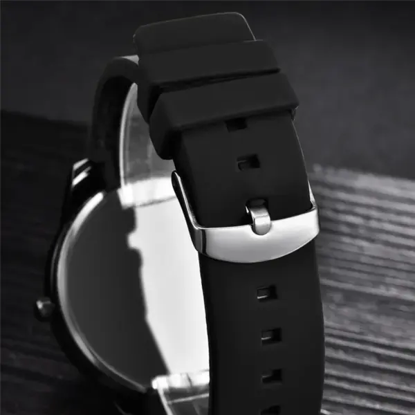 XINEW Quartz Watch Model 2139 with Rubber Band - Image 5
