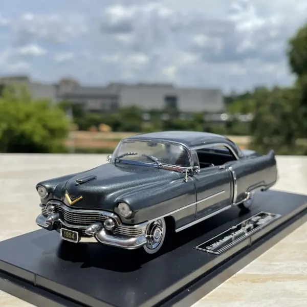 1:43 Scale Diecast Alloy Cadillac Coupe Model - Image 6