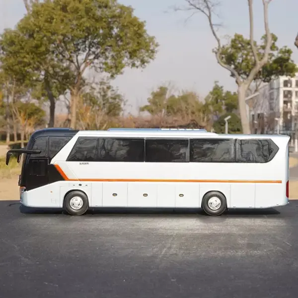 1:38 Scale Alloy Xiamen Jinlong Bus Model - Image 3