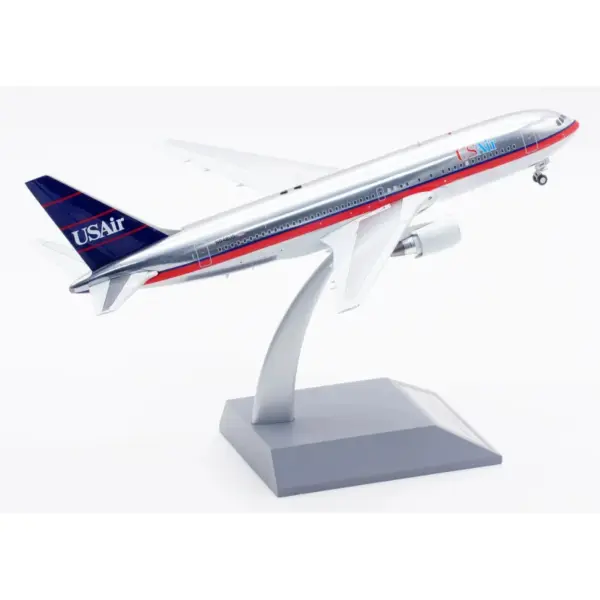 1:200 Diecast Metal Boeing B767-200ER Model - Image 3