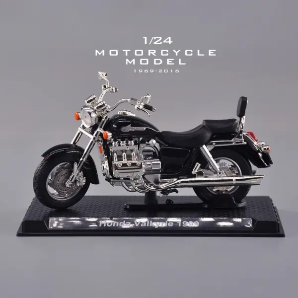 1:24 Scale Diecast Honda Heavy Duty Motorcycle - Image 8