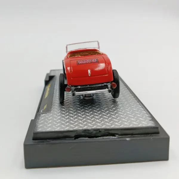 1:64 Scale Diecast Alloy 1932 Ford Roadster Model - Image 4