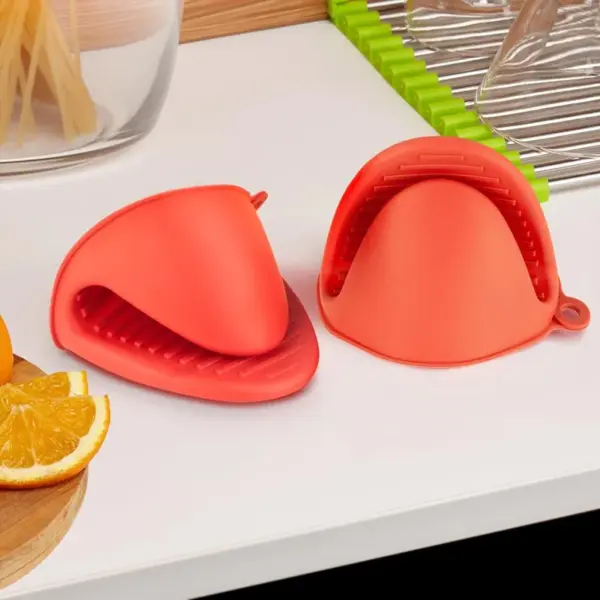 Set of 2 Heat Resistant Silicone Oven Mitts - Image 2