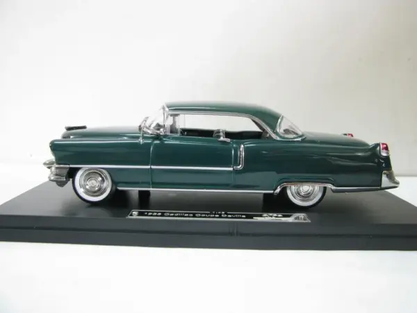 1:43 Scale 1955 Classic Coupe Diecast Model - Image 3