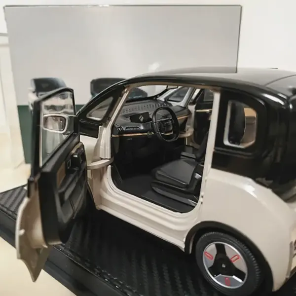 1:18 Wuling KiWi EV Diecast Car Model - Image 4