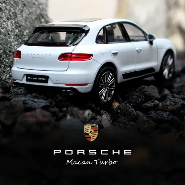 Porsche Macan Turbo 1:24 Diecast Model Car - Image 4