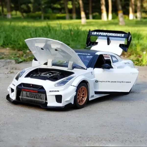 1:24 Nissan GTR Diecast Sports Car Model - Image 3