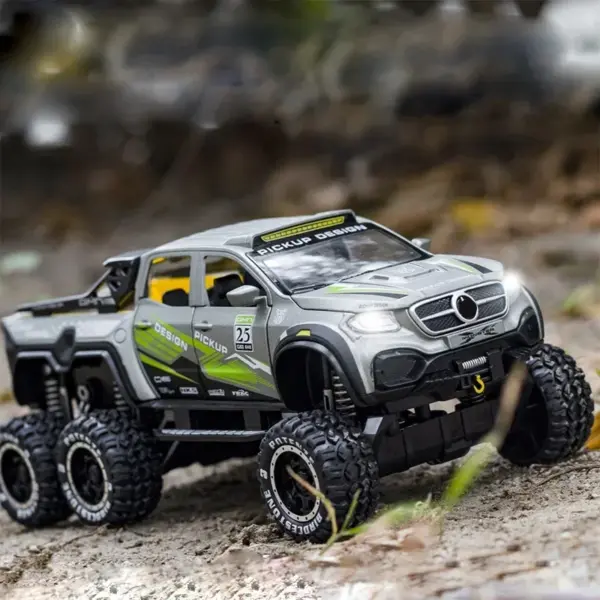 1:28 Mercedes-Benz X-Class Alloy Toy Pickup - Image 3