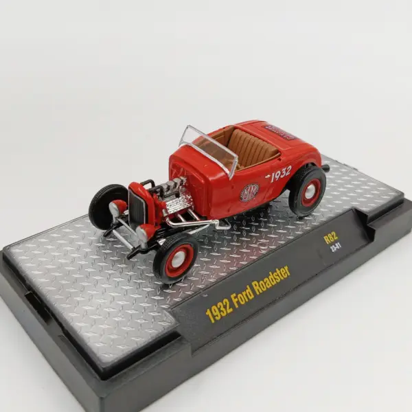 1:64 Scale Diecast Alloy 1932 Ford Roadster Model - Image 2