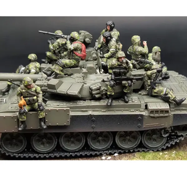1:72 Scale 10Pcs Russian Schoolbag Soldiers Set - Image 4