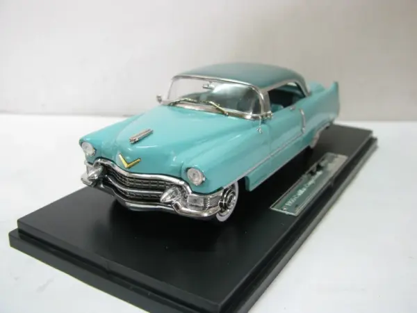 1:43 Scale 1955 Classic Coupe Diecast Model - Image 7