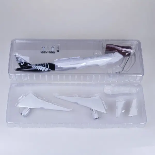 Boeing 777 Diecast Model Airplane 1:157 Scale - Image 6