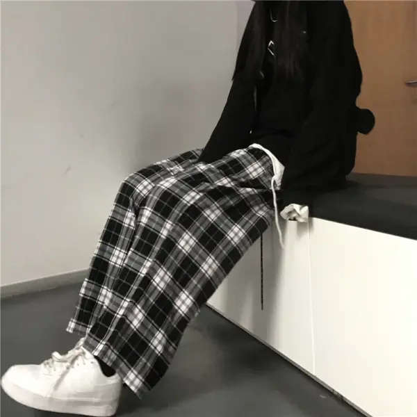 Women's Black Plaid Baggy Sweatpants - Image 5