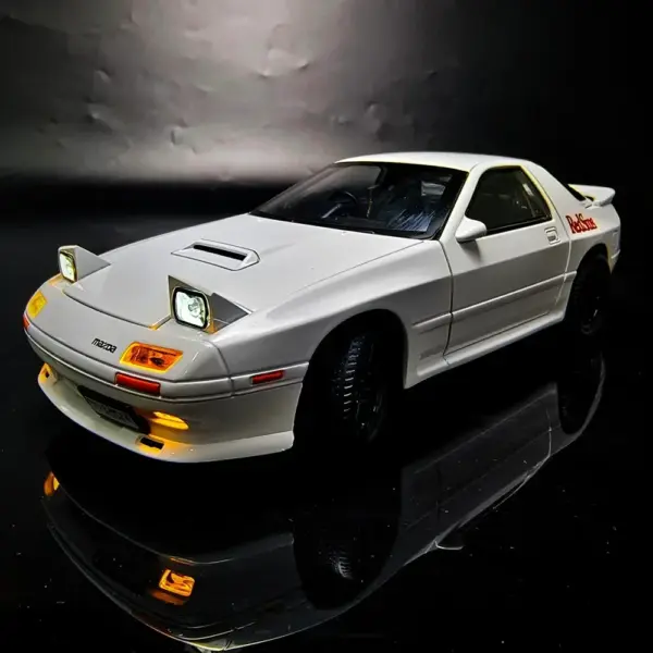 1:24 Scale Mazda RX7 Alloy Car Model - Image 4