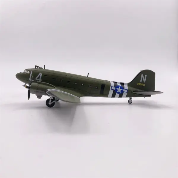 1:100 Diecast Douglas C47 Skytrain Model Aircraft - Image 7