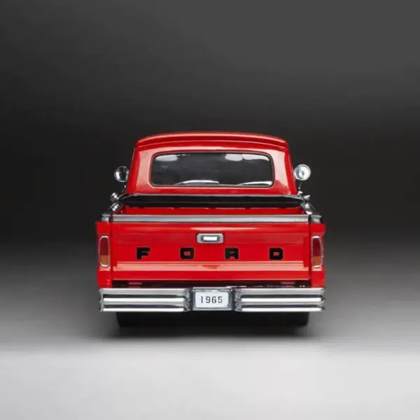 1:18 Scale Ford F-100 Diecast Truck Model - Image 4