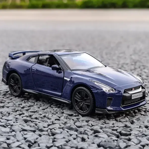 1:36 Nissan GTR R35 Diecast Model Car - Image 2